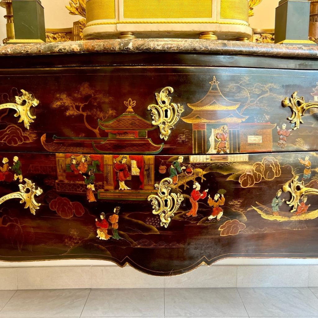 Large Curved Chest Of Drawers In Chinese Lacquer Louis XV Style From The Late XIX Ieme Period-photo-6