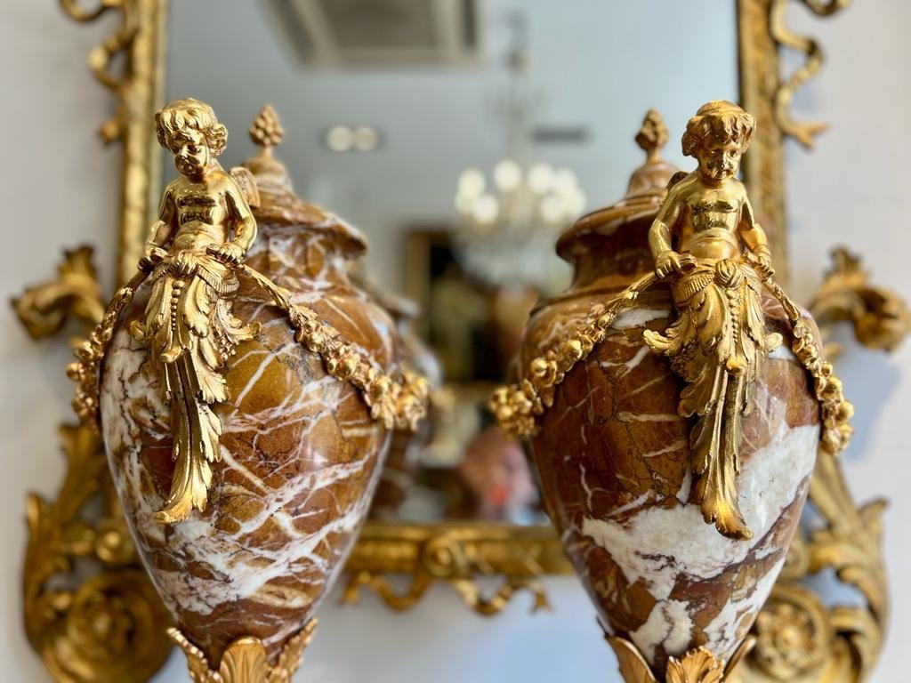 Pair Of Marble Cassolettes Decorated With Puttis From The Napoleon III Period-photo-1