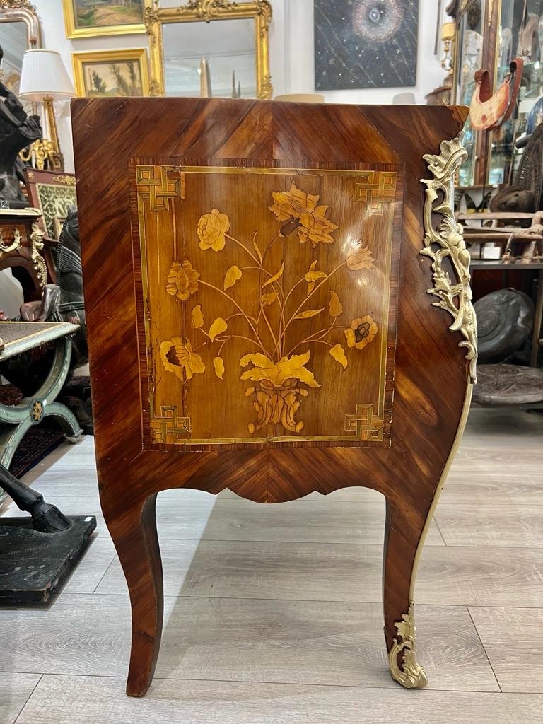 Curved Louis XV Sauteuse Commode In Flower Marquetry From The 18th Century-photo-7