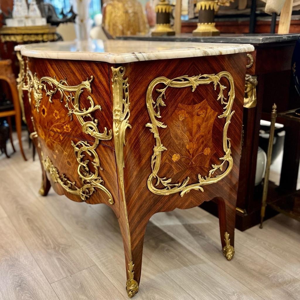 Louis XV Style Ceremonial Commode In Marquetry From The Early 20th Century-photo-4