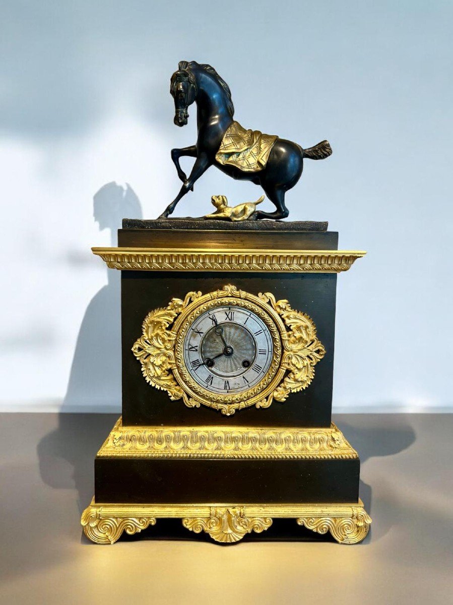 Borne Clock With Horse And Dog In Gilt Bronze And Brown Patina From The Restoration Period, 19th Century-photo-2