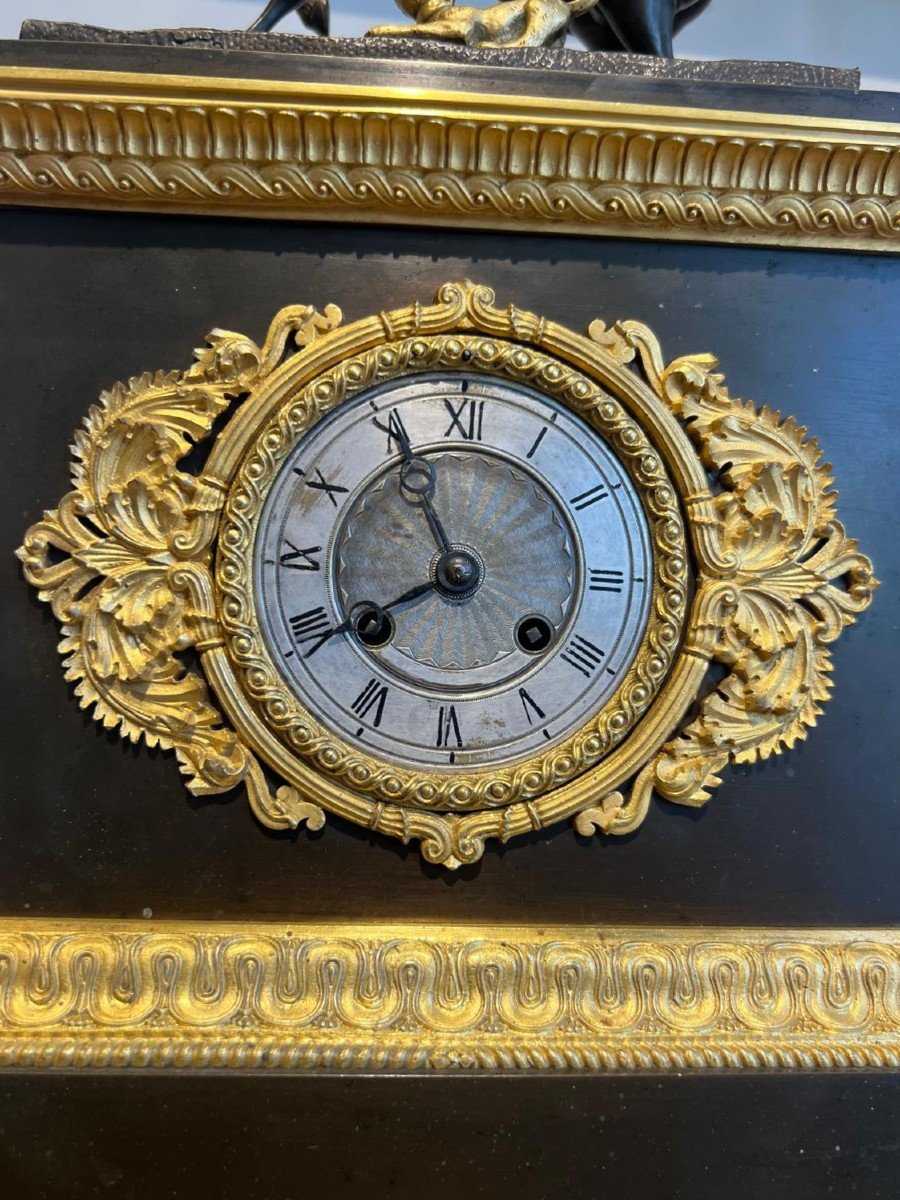 Borne Clock With Horse And Dog In Gilt Bronze And Brown Patina From The Restoration Period, 19th Century-photo-4