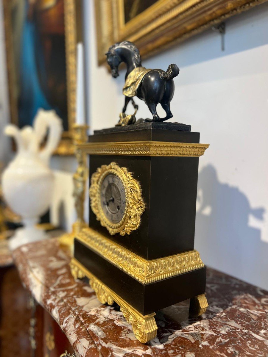 Borne Clock With Horse And Dog In Gilt Bronze And Brown Patina From The Restoration Period, 19th Century-photo-5