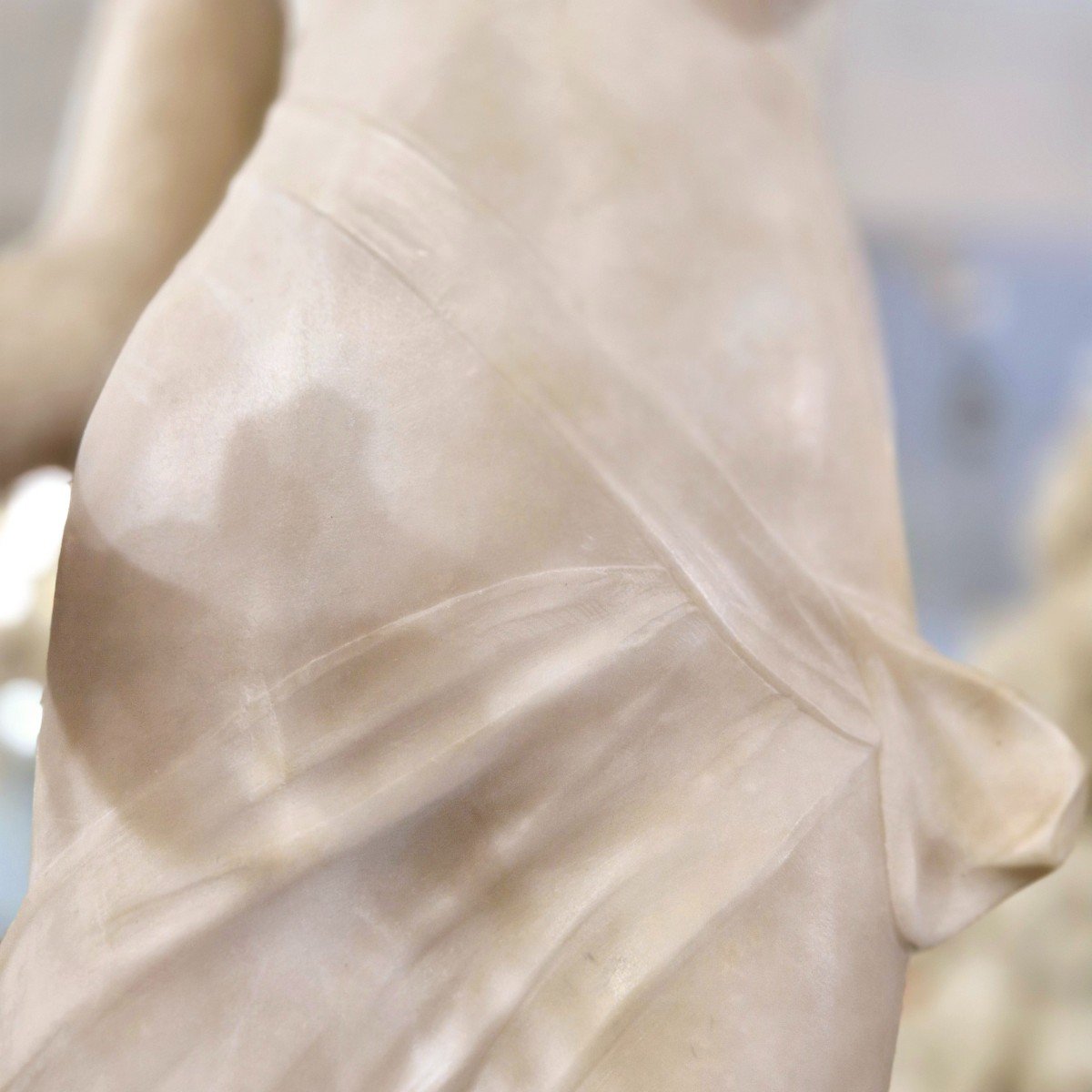 Sculpture En Marbre De Carrare D’une Jeune Femme Au Bouquet, 19ème Sièce, Signée Cupiny-photo-1