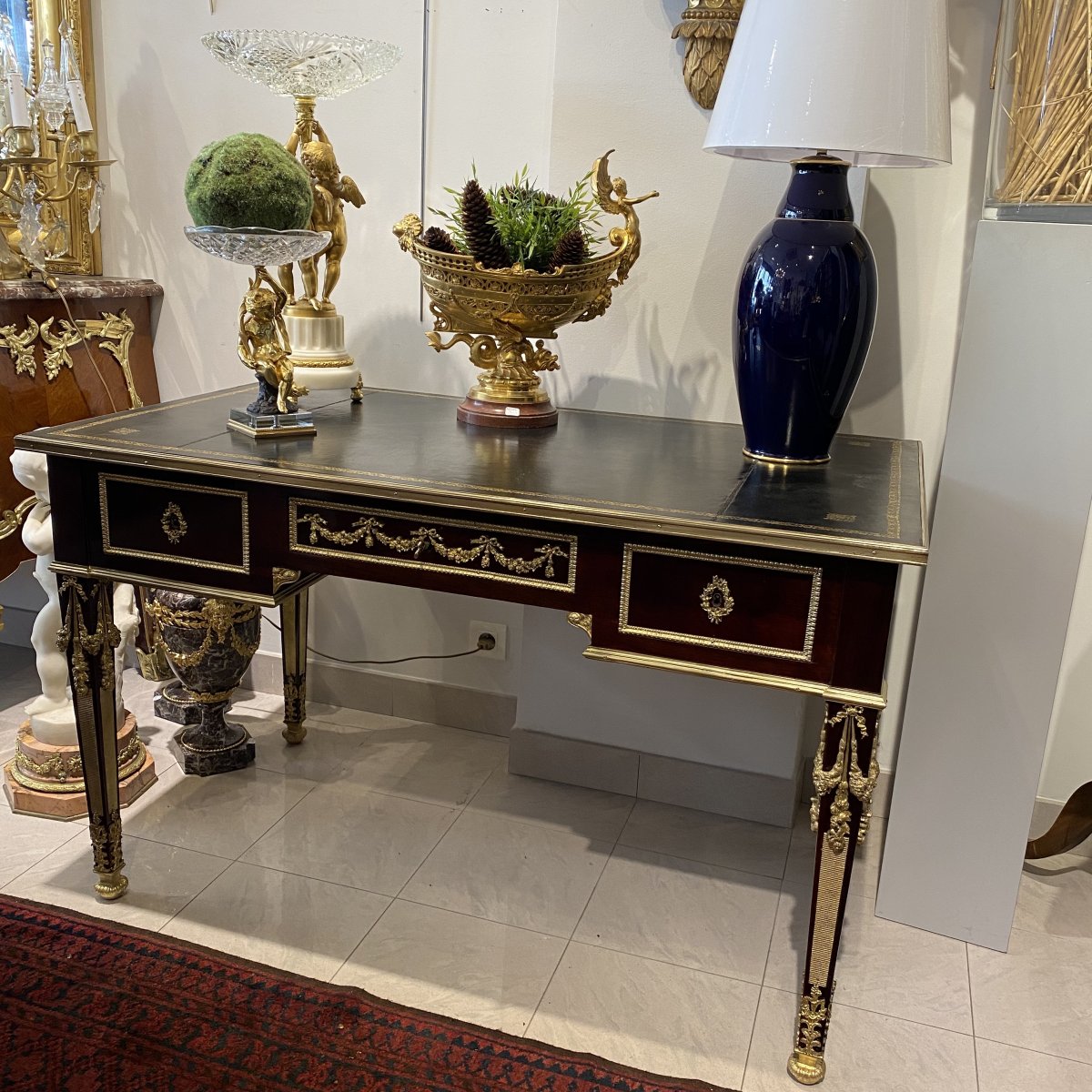 Bureau Plat D’apparat De Style Louis XVI Et D époque Napoléon III En Acajou Et Dessus Cuir -photo-7