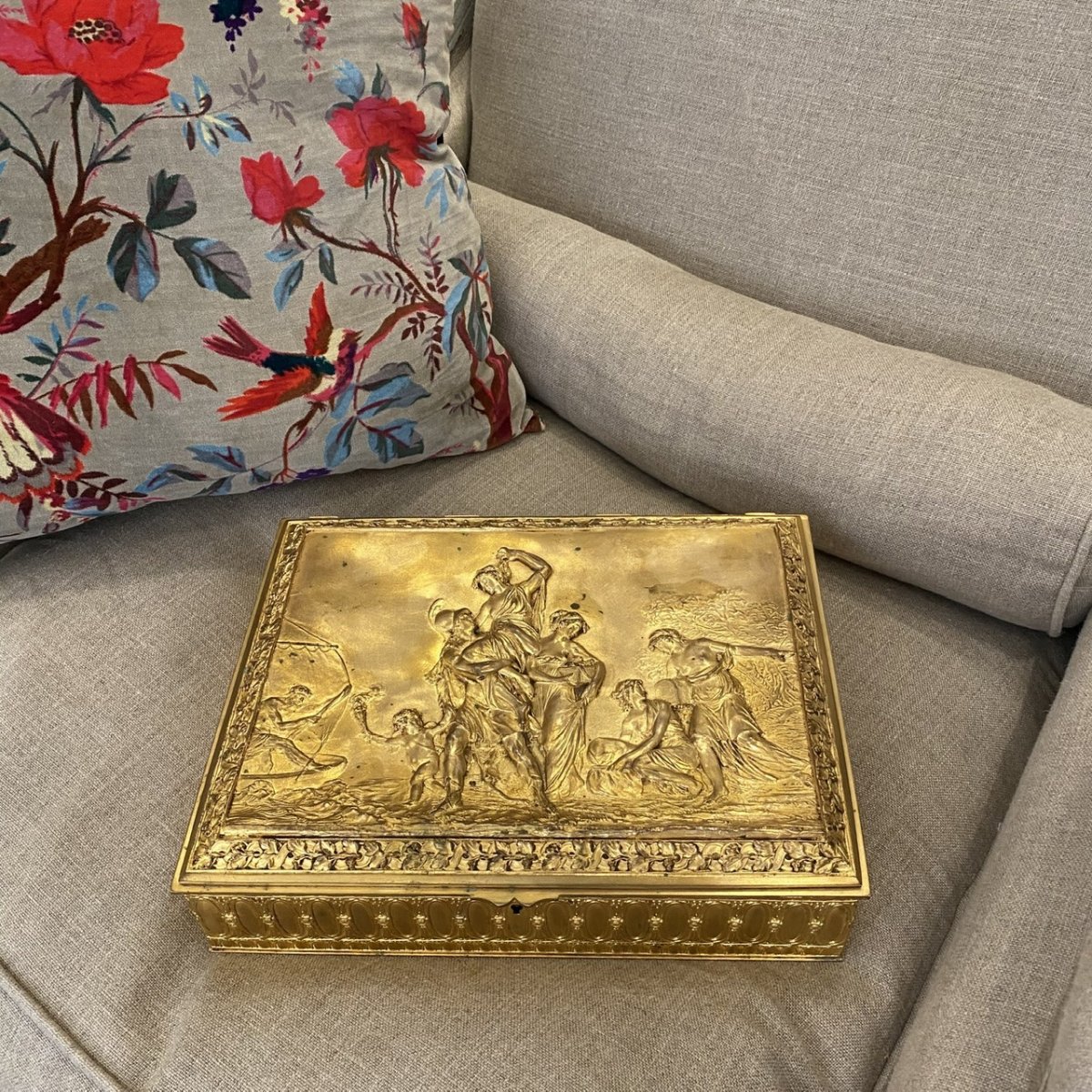 Large Napoleon III Box In Gilt Bronze Decor D An Antique Scene-photo-4