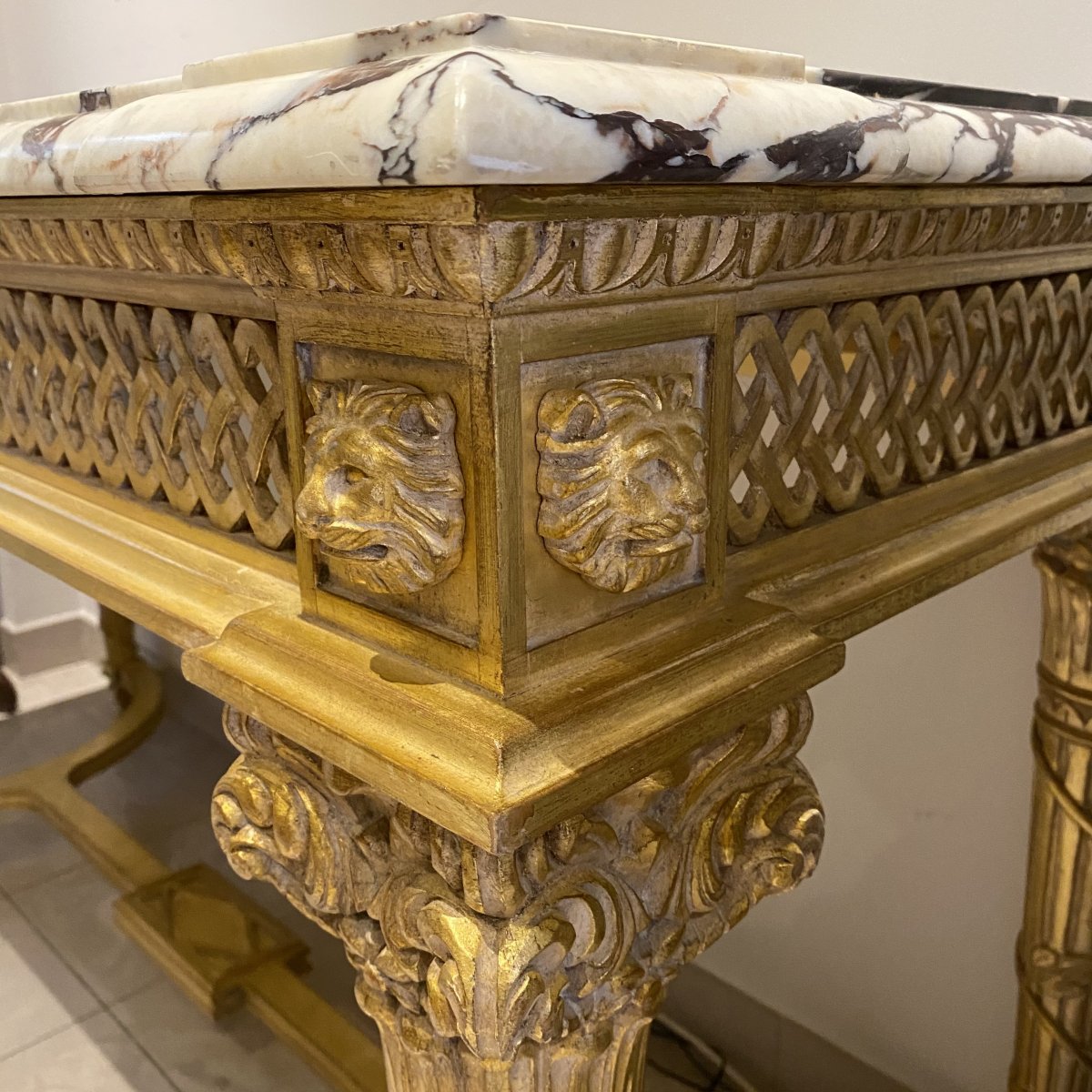 Grande Table Console De Style Louis XVI En Bois Doré Décors Aux Carquois Dessus Marbre Brèche -photo-4