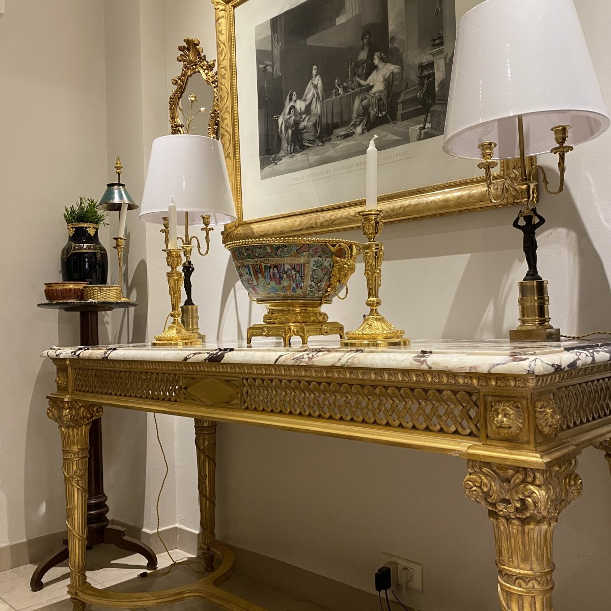 Grande Table Console De Style Louis XVI En Bois Doré Décors Aux Carquois Dessus Marbre Brèche 