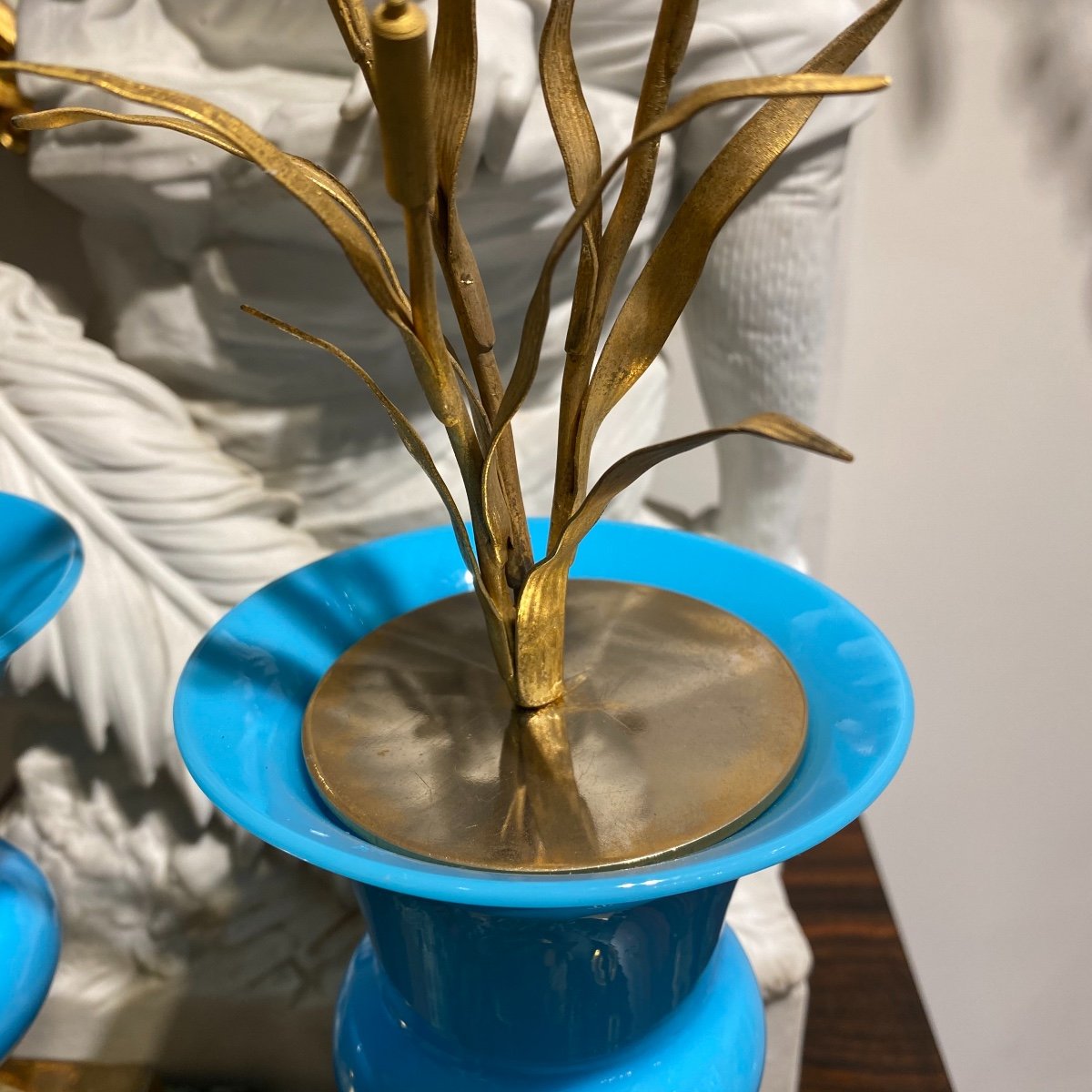 Paire De Vase Couvert En Opaline Bleu Montée D’un Couvercle Aux Décors De Roseaux Et Soclées -photo-4