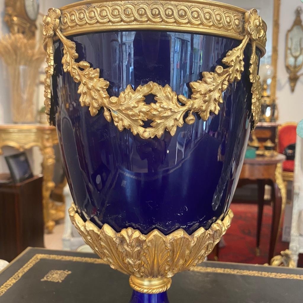 Paire De Lampes En Porcelaine Bleu De Sevres Montées Bronze Doré D’époque XIX Ieme -photo-1