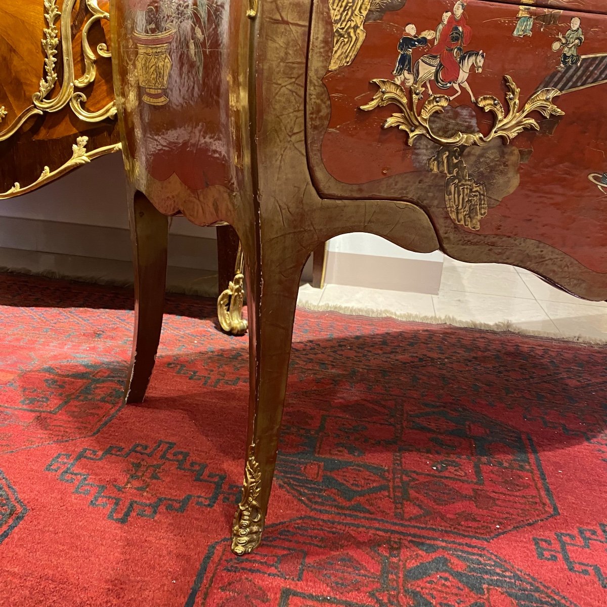 Louis XV Commode In Red Chinese Lacquer End XIX Ieme-photo-3