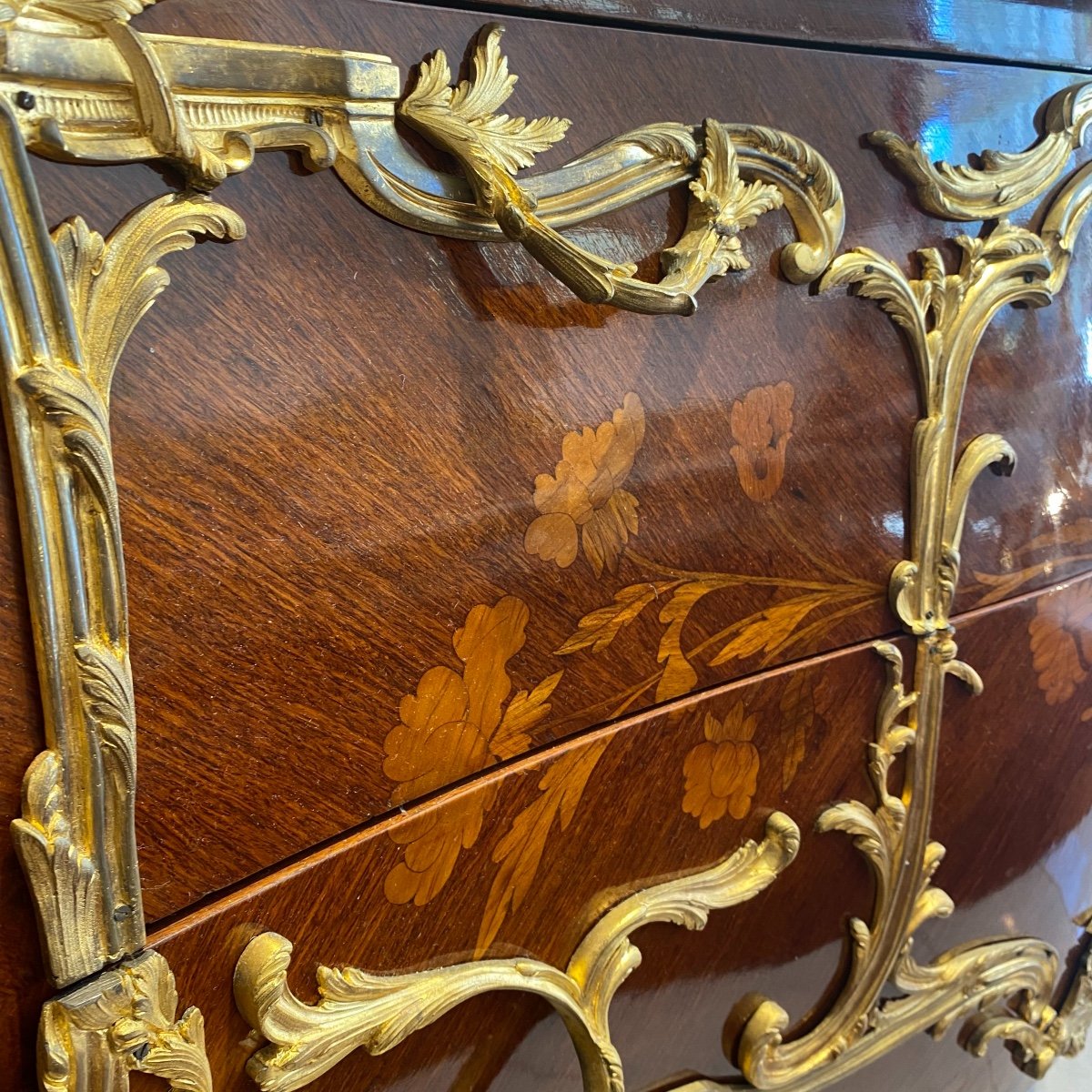 Louis XV Style Dresser In Flower Marquetry, Beautiful Golden Bronze Trim-photo-3