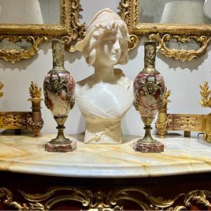 Paire De Cassolettes En Marbre Brèche Violette à Décors De Mascarons D’époque Fin XIX Ieme 