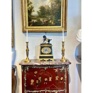 Borne Clock With Horse And Dog In Gilt Bronze And Brown Patina From The Restoration Period, 19th Century