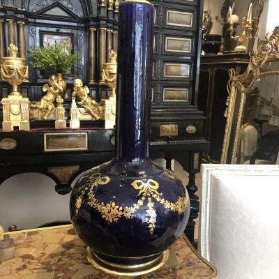 Grande Lampe En Porcelaine Bleu De Sevres  Montée Bronze Doré Et Décor De Guirlandes Debut XX 