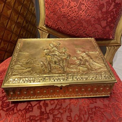 Grand Coffret Napoléon III En Bronze Doré à Décor D Une Scène à L Antique  