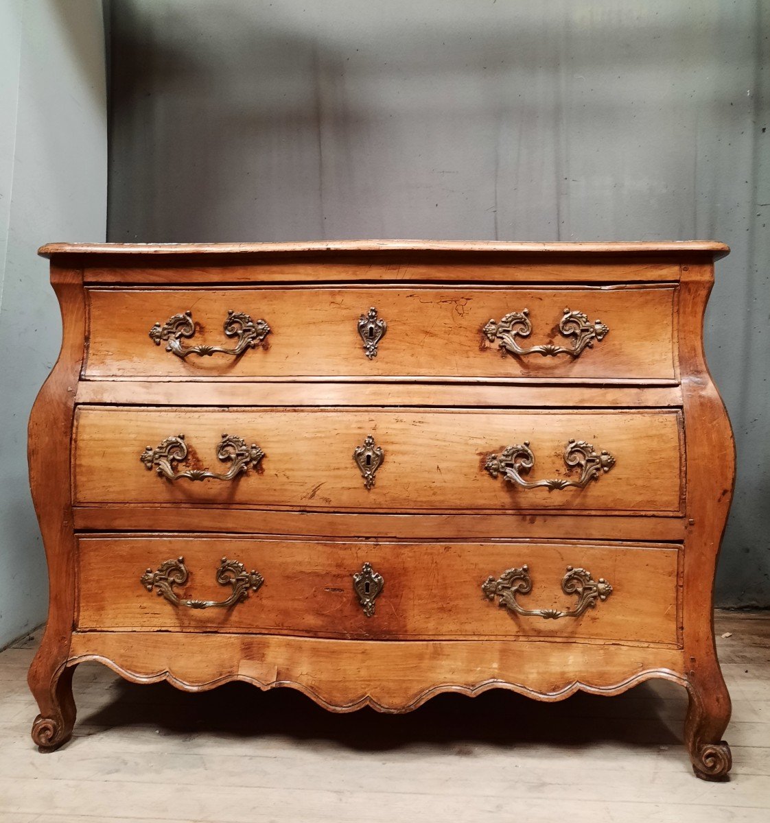 Eighteenth Century Nantaise Chest Of Drawers -photo-2