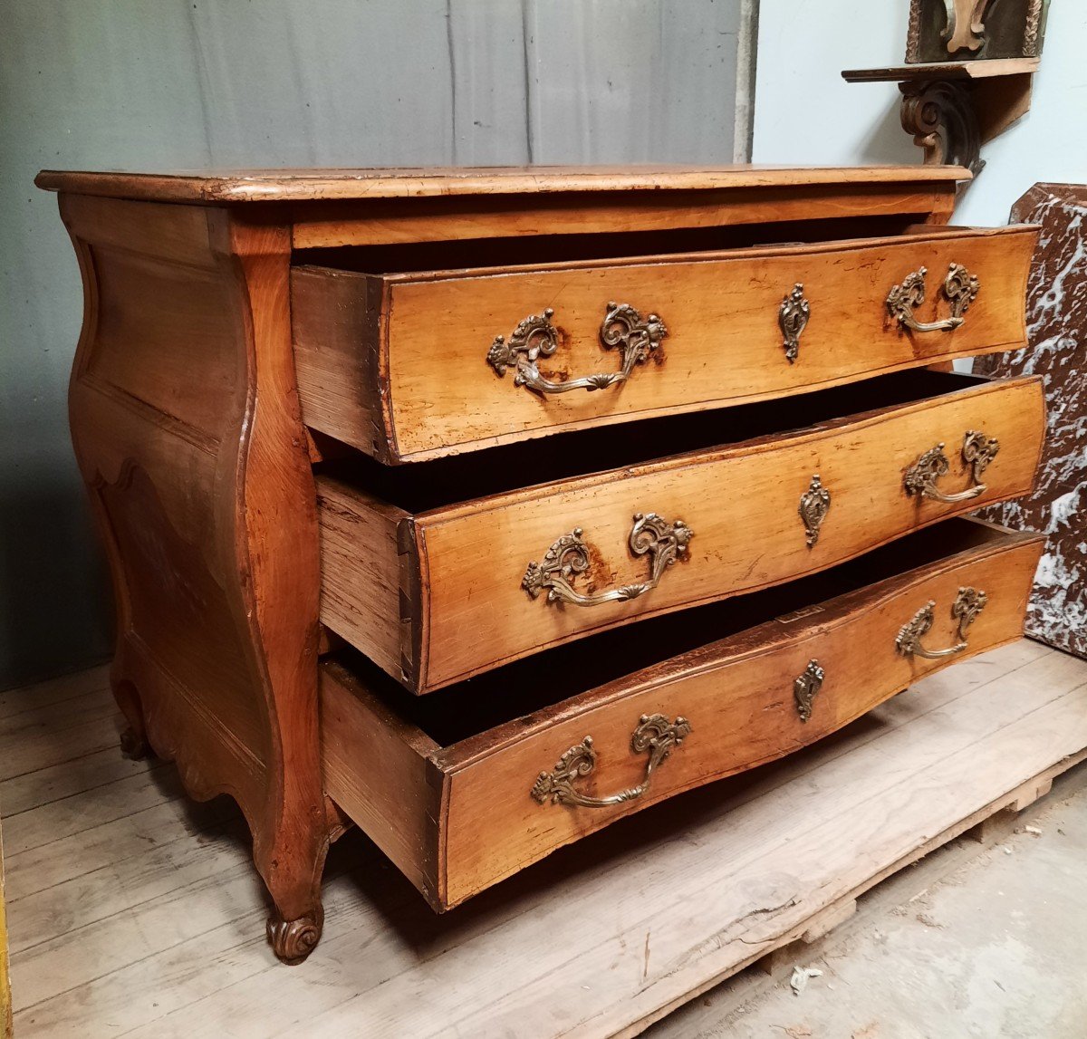 Eighteenth Century Nantaise Chest Of Drawers -photo-3