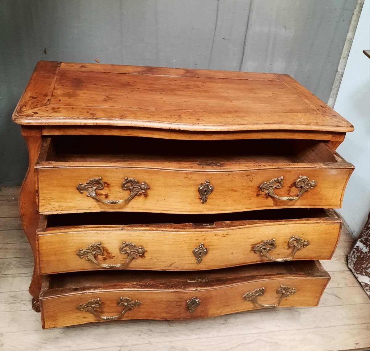 Eighteenth Century Nantaise Chest Of Drawers -photo-4