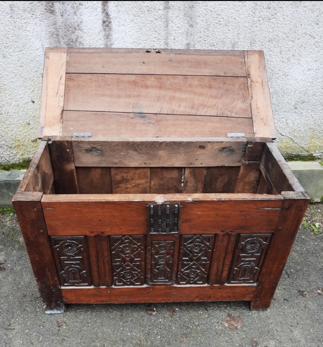 Eighteenth Century Chest -photo-3