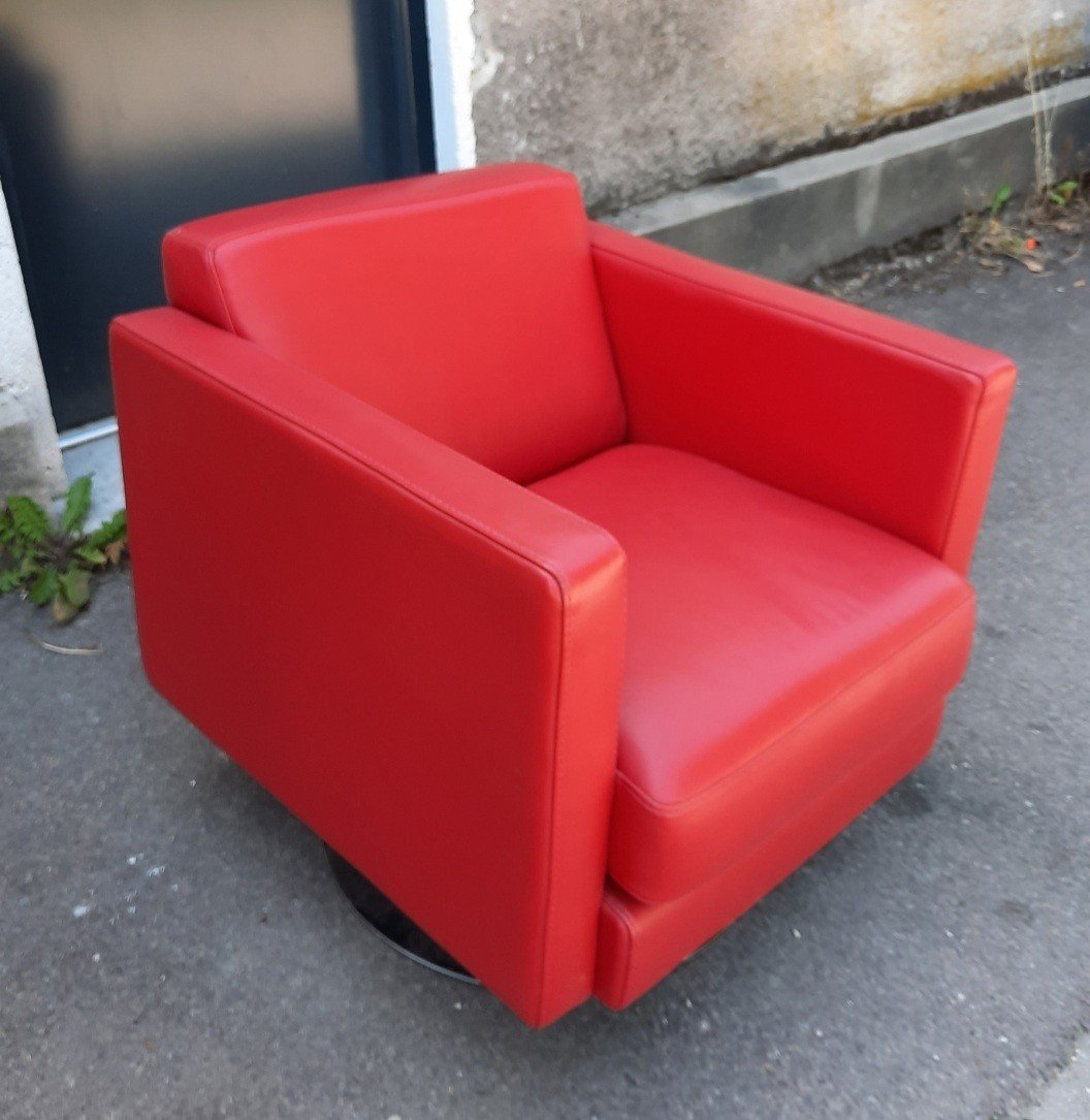 Modern Swivel Chair 