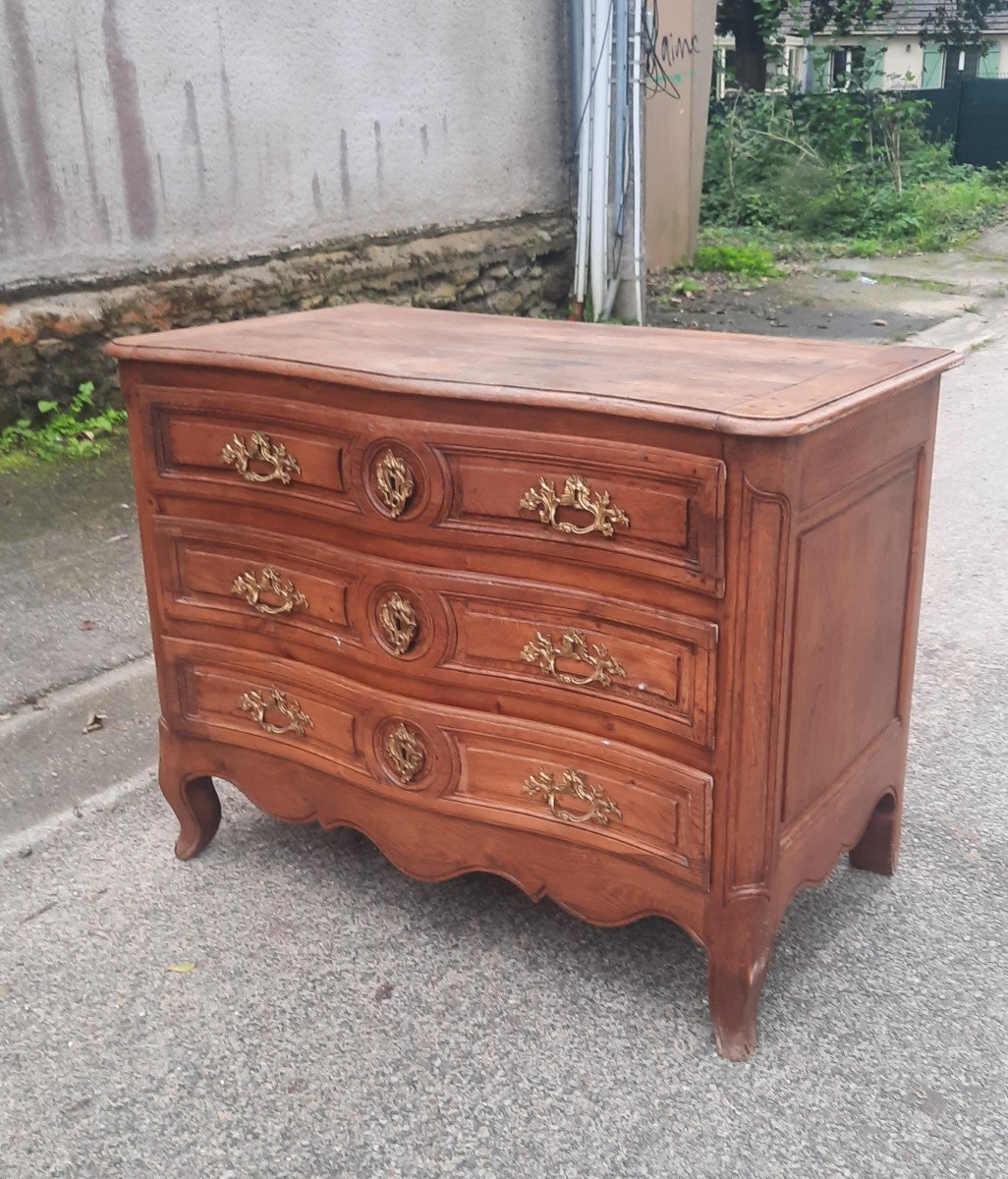 Eighteenth Century Chest Of Drawers In Solid Oak