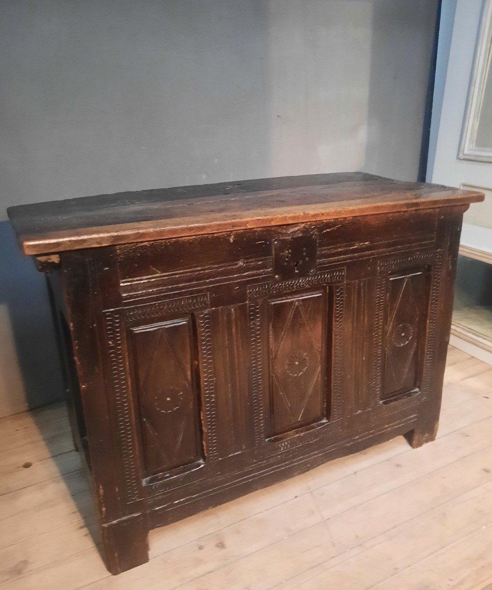 Eighteenth Century Solid Oak Chest -photo-3