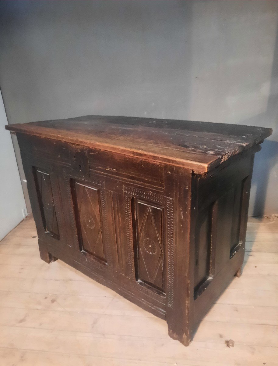 Eighteenth Century Solid Oak Chest -photo-1