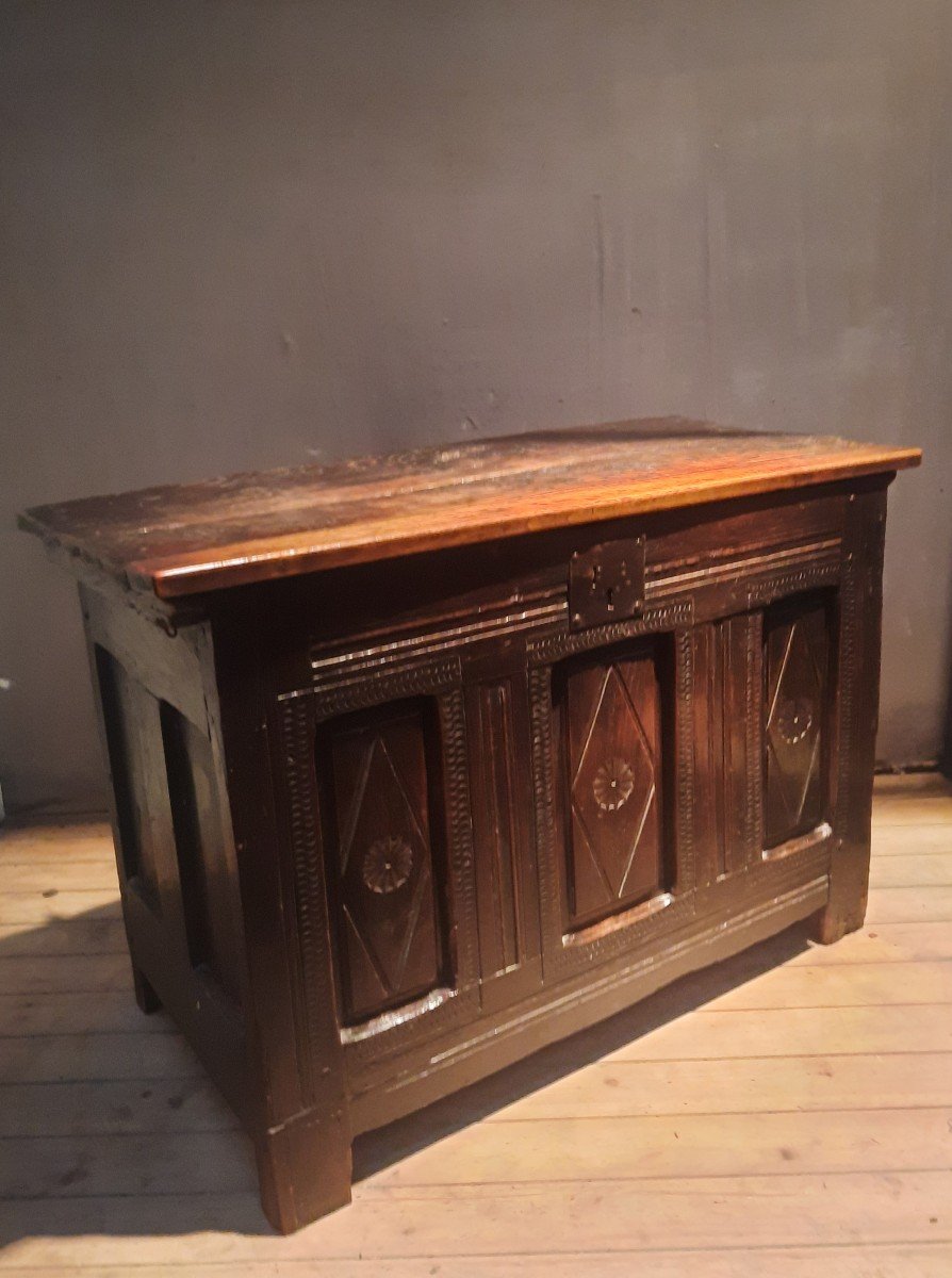 Eighteenth Century Solid Oak Chest -photo-5