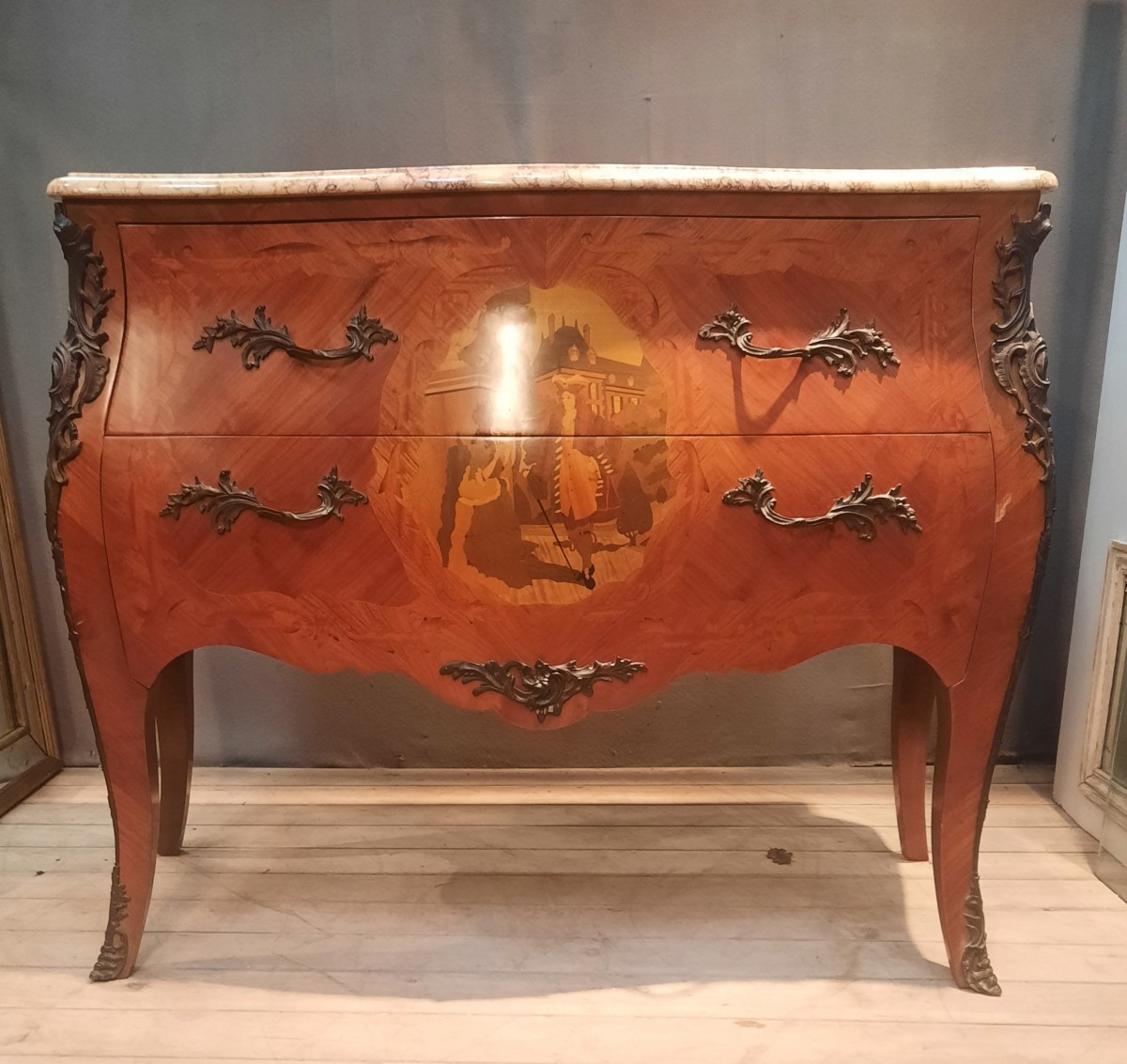 Commode En Marquetterie De Style Louis XV 