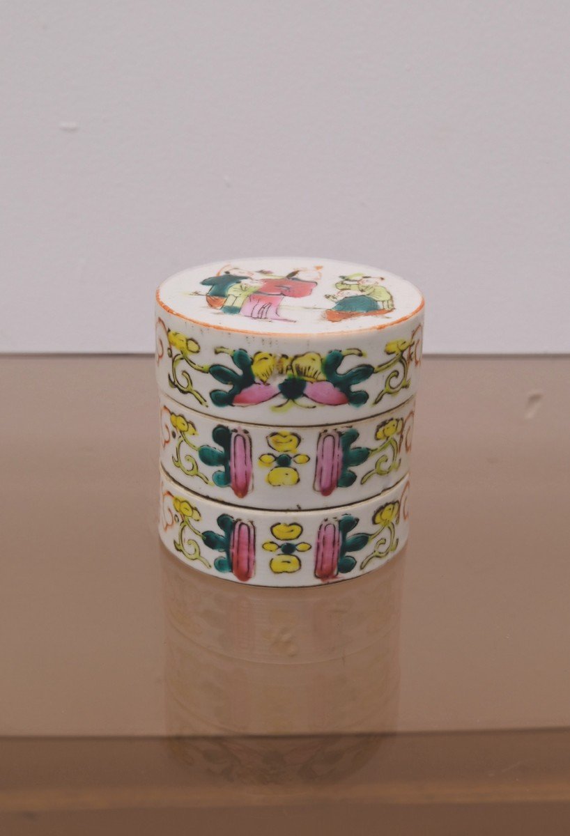 Boîte Couverte De Mariage En Porcelaine Polychrome, à Trois Compartiments, Chine Fin 19 ème 