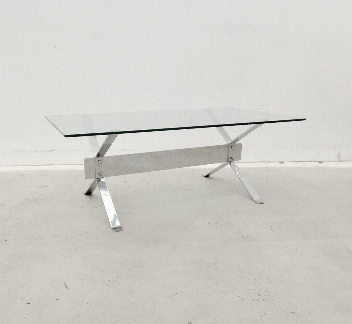 Table basse en chrome et verre, 1970  