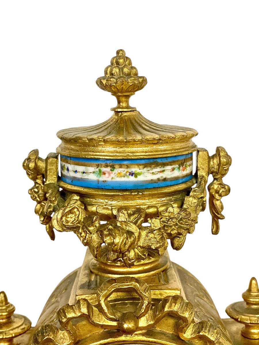 XIXème Siècle, Garniture d'Horloge En Métal Doré Et Porcelaine De Style Sèvres-photo-3