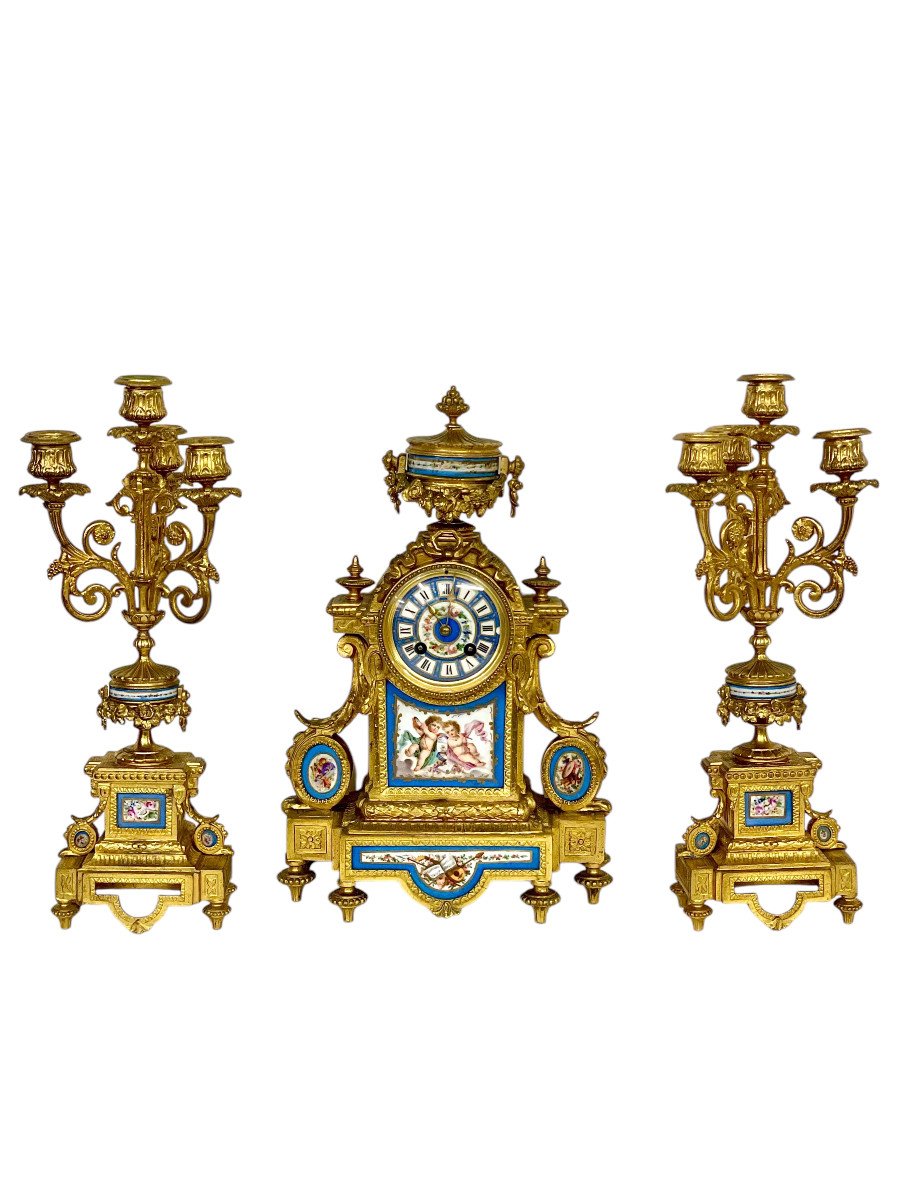 XIXème Siècle, Garniture d'Horloge En Métal Doré Et Porcelaine De Style Sèvres