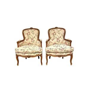 Paire de Fauteuils Bergère d'Epoque Louis XV en Tissu Crème