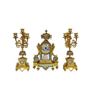 XIXème Siècle, Garniture d'Horloge En Métal Doré Et Porcelaine De Style Sèvres