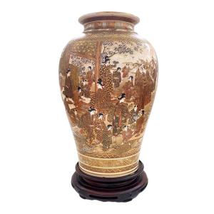 Japanese Satsuma Vase By Kinkozan Meiji Period