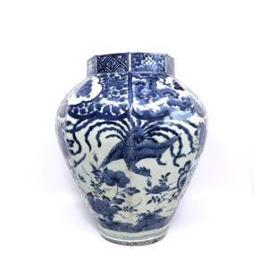 Large Blue And White Arita Porcelain Octogonal Vase, Edo Period Late 17th C
