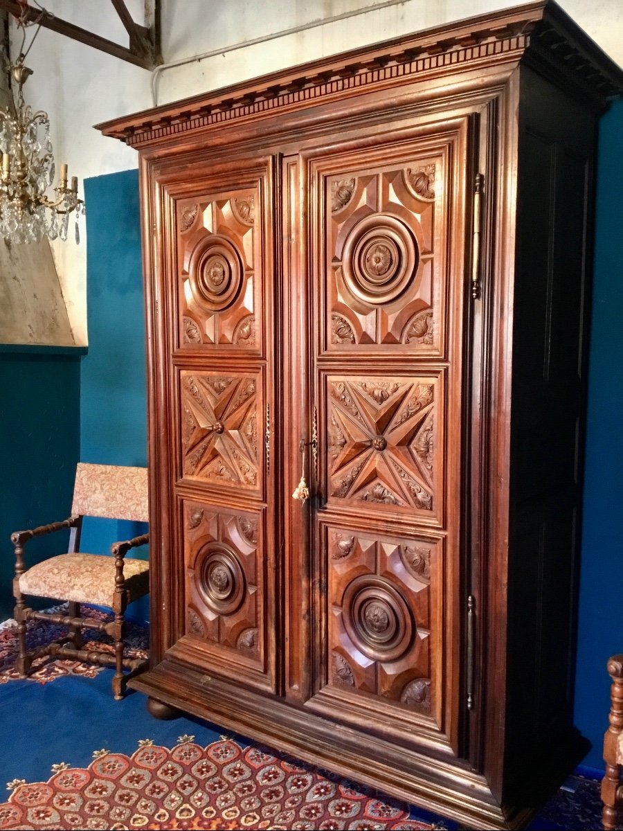 Exceptional Louis XIII Castle Wardrobe In Walnut From The 17th Century.-photo-4