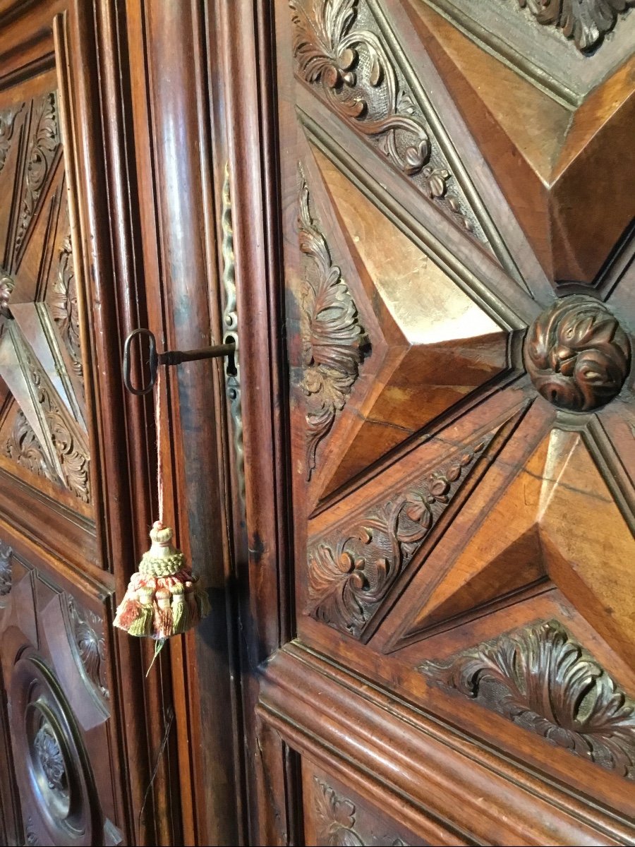 Exceptional Louis XIII Castle Wardrobe In Walnut From The 17th Century.-photo-6