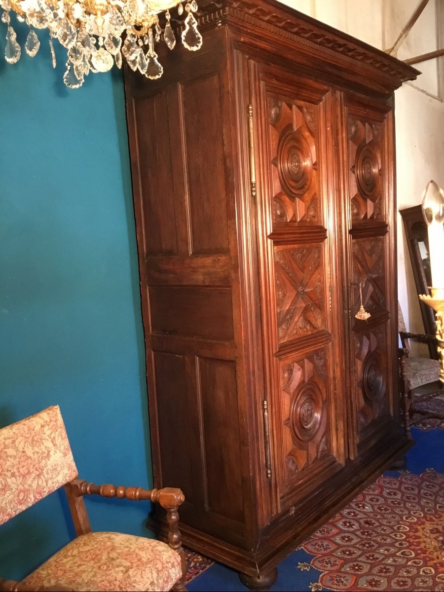 Exceptional Louis XIII Castle Wardrobe In Walnut From The 17th Century.-photo-8