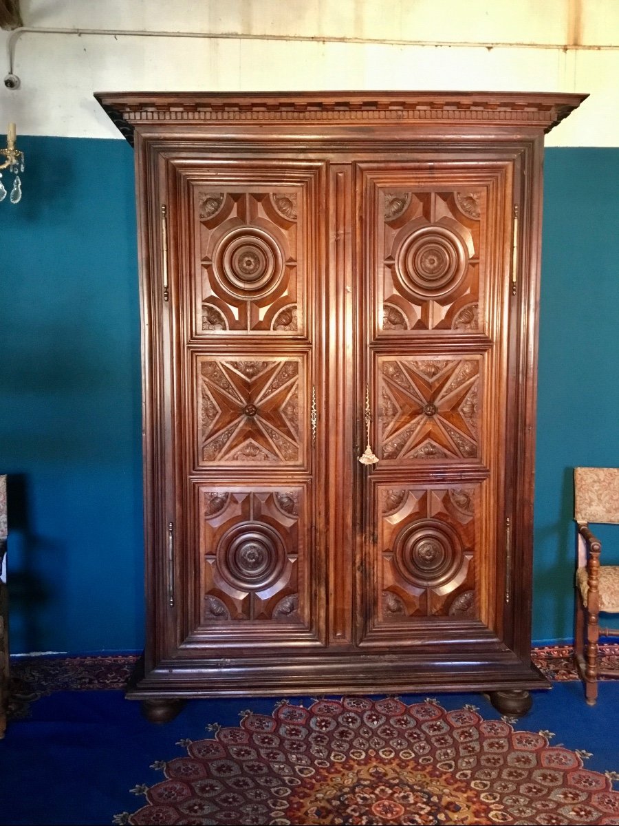 Exceptional Louis XIII Castle Wardrobe In Walnut From The 17th Century.