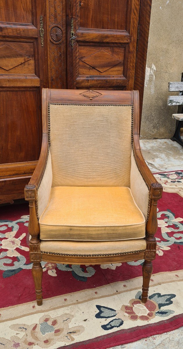 Fauteuil Bergère Directoire En Noyer époque XVIIIé 