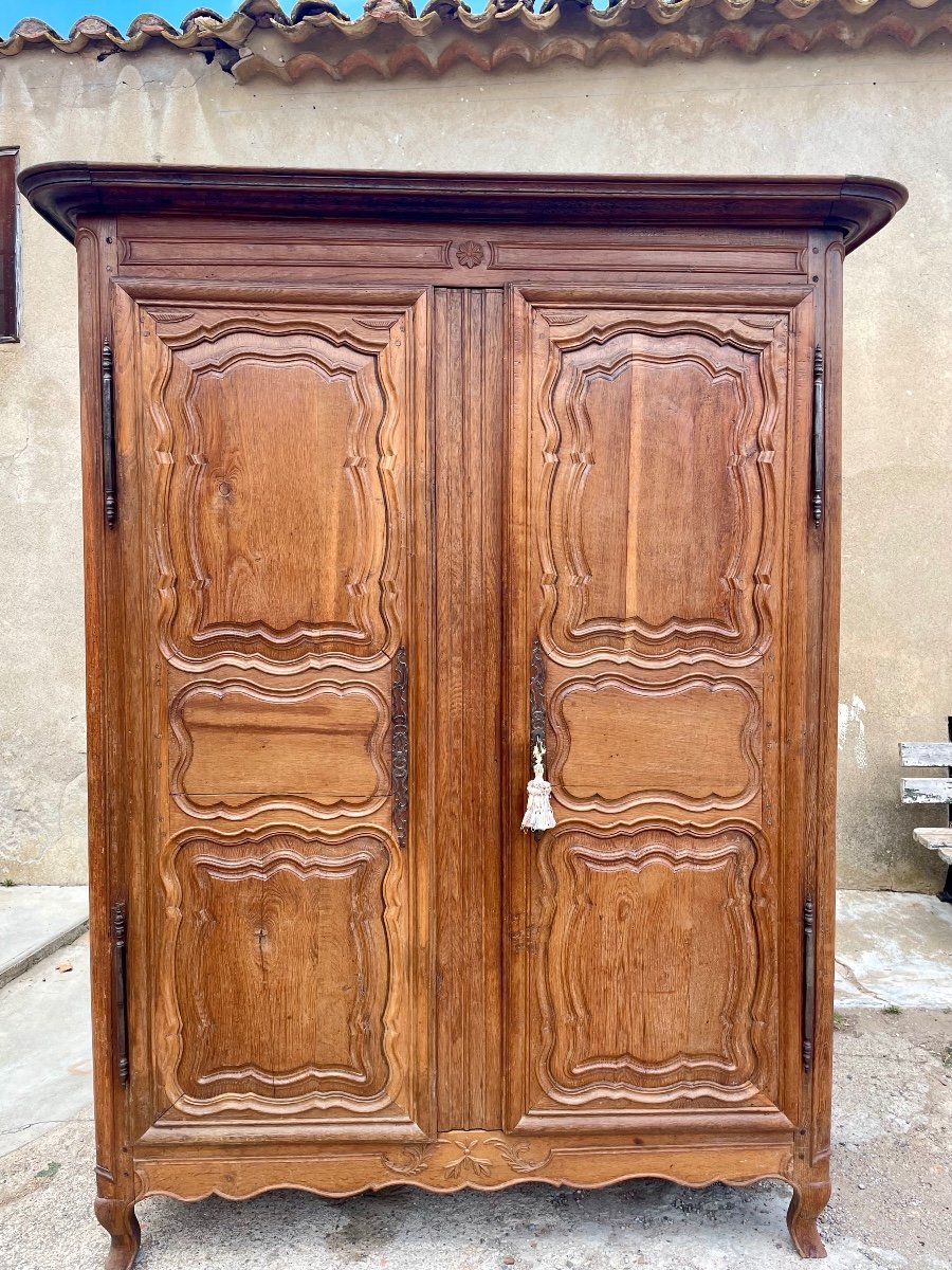 Armoire Régence Louis XIV En Chêne  d époque XVIIIem siècle.