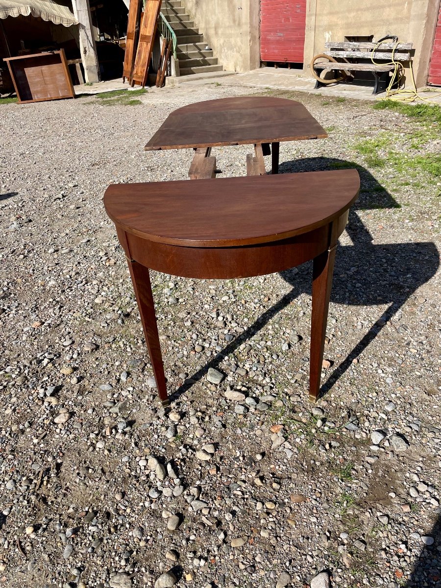 Louis XVI Mahogany Dining Table From The 19th Century.