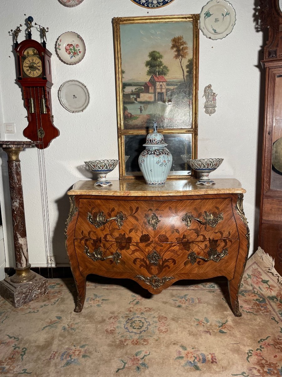 Louis XV Curved Chest Of Drawers With Two Marquetry Drawers, 1900s.