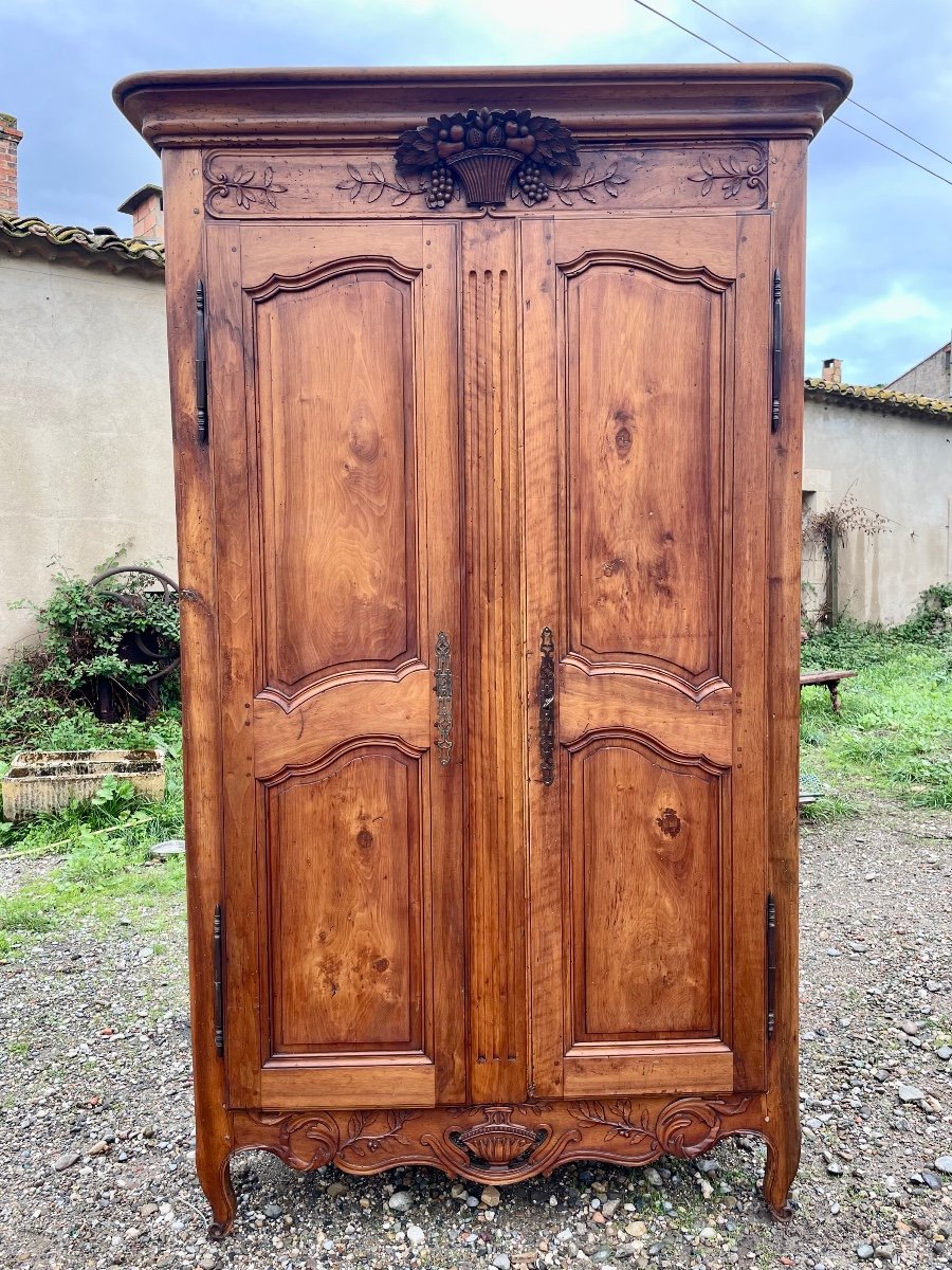 Louis XV Arlesian Provencal Wardrobe In Walnut, 18th Century.