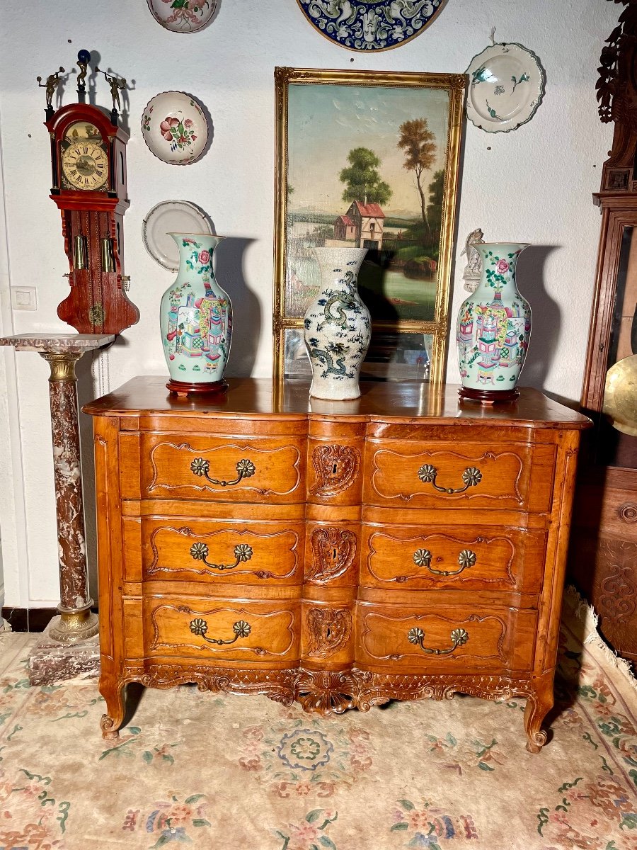 Crossbow Chest Of Drawers, Lyonnaise, Regency In Walnut From The 18th Century.