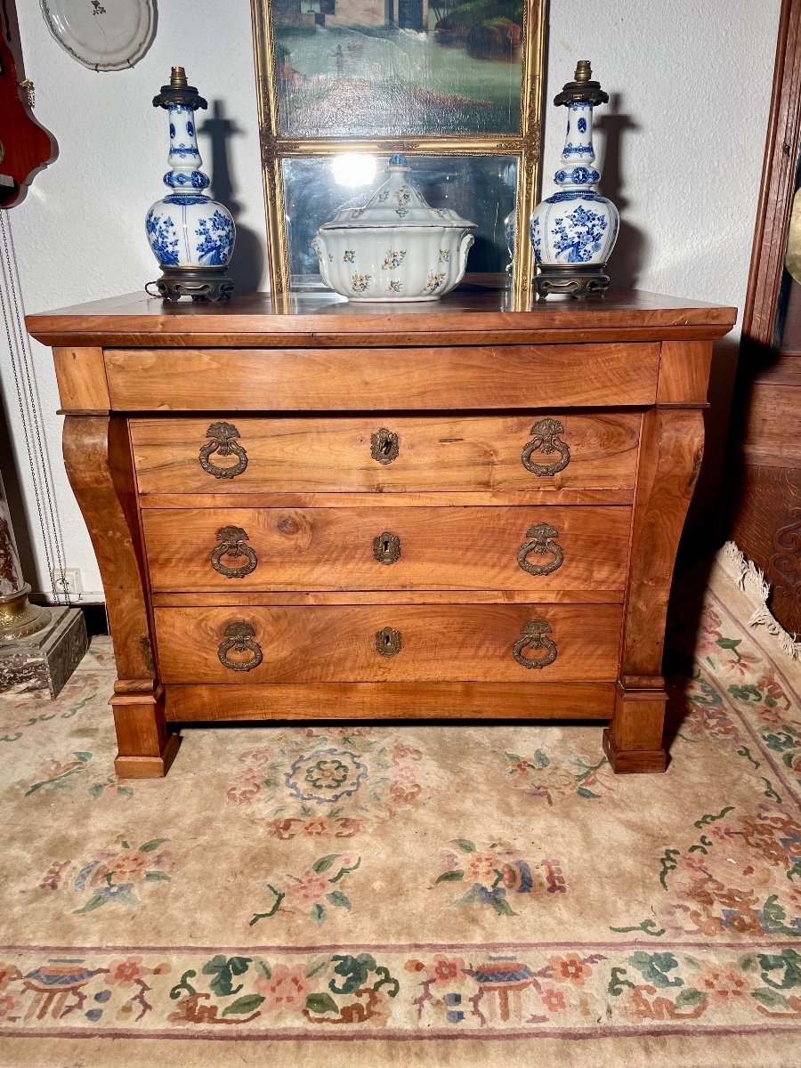 Commode,,, Restauration à Crosse En Noyer , D’époque XIXé Siècle.