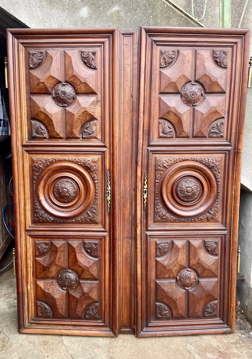 Paire De Portes Louis XIII  En Noyer D époque XVIIem Siècle.